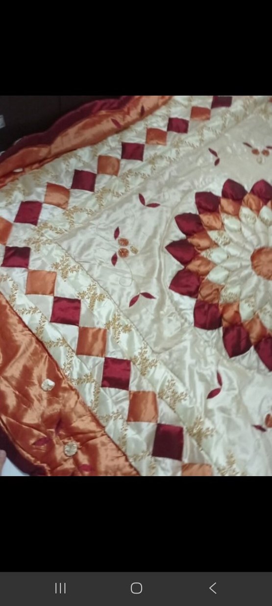 Çok Renkli İşlemeli Parlak Yatak Örtüsü - Görsel 3