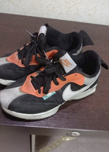 Nike Turuncu Siyah Bağcıklı Kadın Spor Ayakkabı
