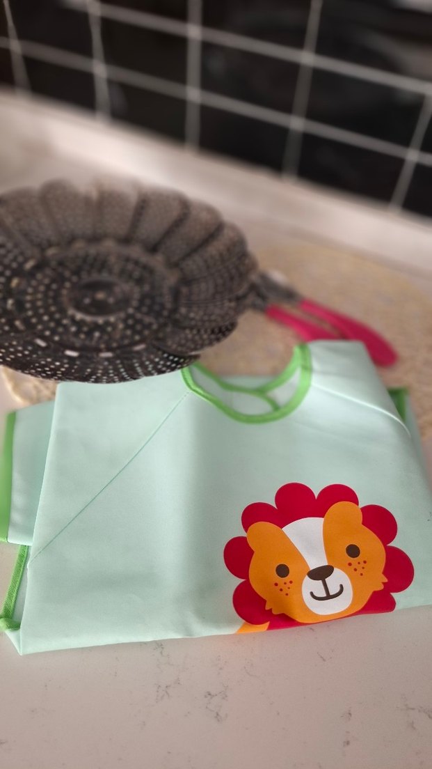 Yeşil Aslan Baskılı Bebek Önlüğü - Görsel 2