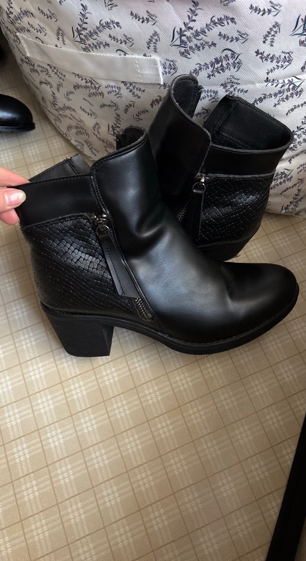 Deri Siyah Yılan Desenli Fermuarlı Kadın Bot - Görsel 2