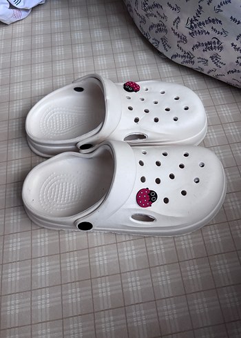 Beyaz Kız Çocuk Düğmeli Terlik - Görsel 2