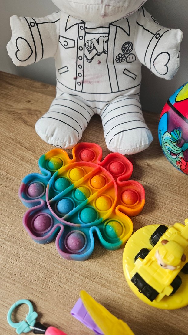 Renkli Oyuncak Seti: Peluş, Top, Popit, Araba ve Unicorn - Görsel 2