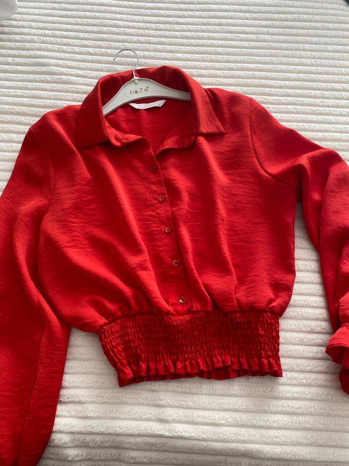 Kırmızı Düğmeli Kısa Kollu saten gömlek - Görsel 2