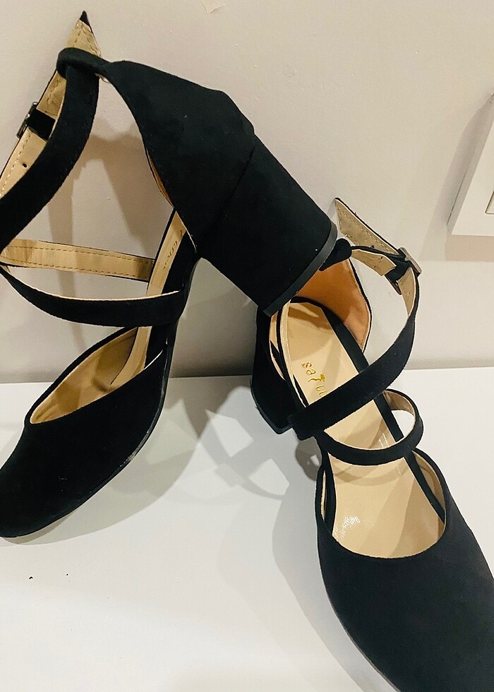 Siyah süet topuklu ayakkabı - Görsel 3