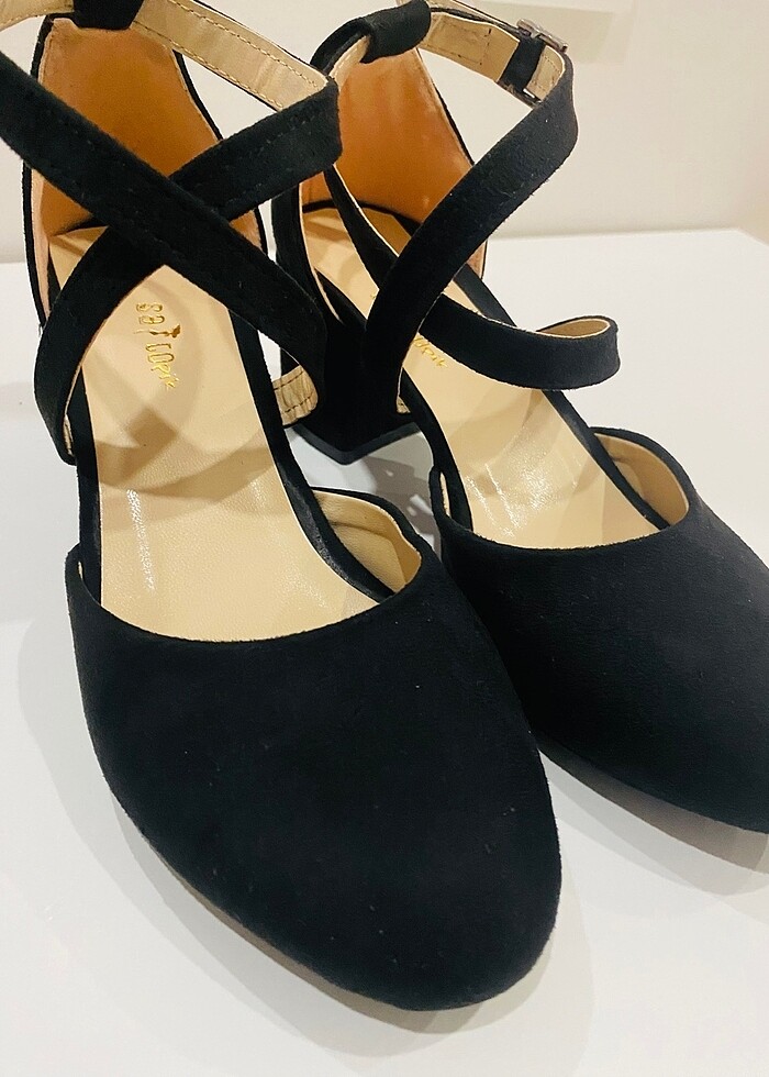 Siyah süet topuklu ayakkabı - Görsel 4