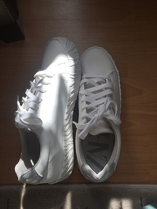 Zara beyaz ayakkabı