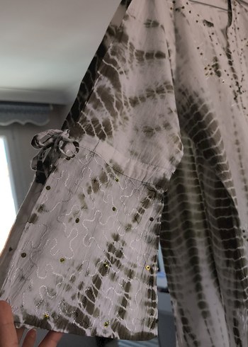 Diğer Uzun Kollu pul İşlemeli Beyaz Batik Tunik
