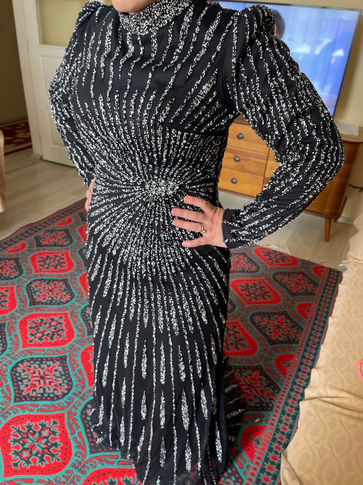 Boncuk İşlemeli Uzun Siyah Tesettür Abiye Elbise - Görsel 3