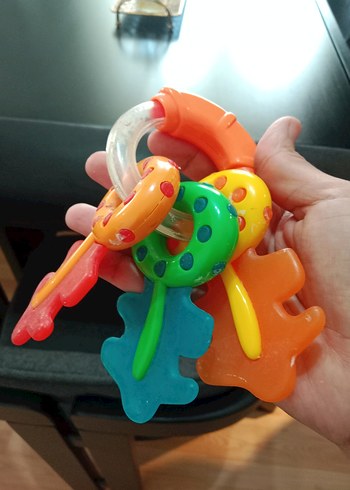 Chicco Renkli Diş Kaşıyıcı ve Çıngırak Oyuncak