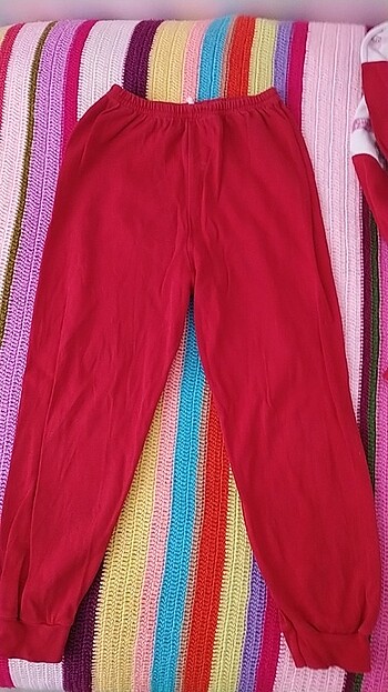 8 Yaş Beden kırmızı Renk 8 -9 yaş pijama takımı 