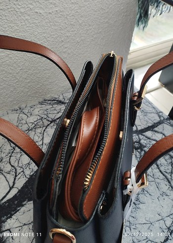 Klasik Şıklıkta Mavi Deri Kadın Çanta - Görsel 3