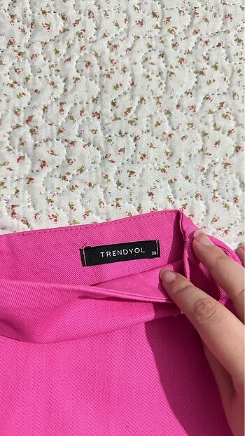 Trendyol & Milla Pembe mini etek