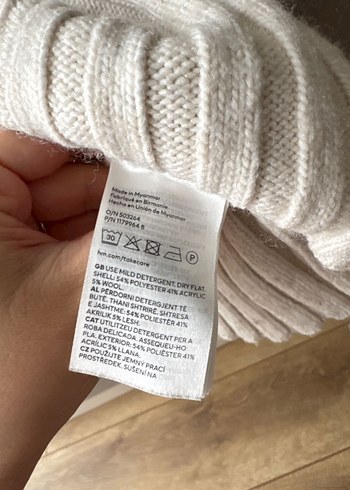 Beyaz V Yaka Kadın Kazak - Görsel 4