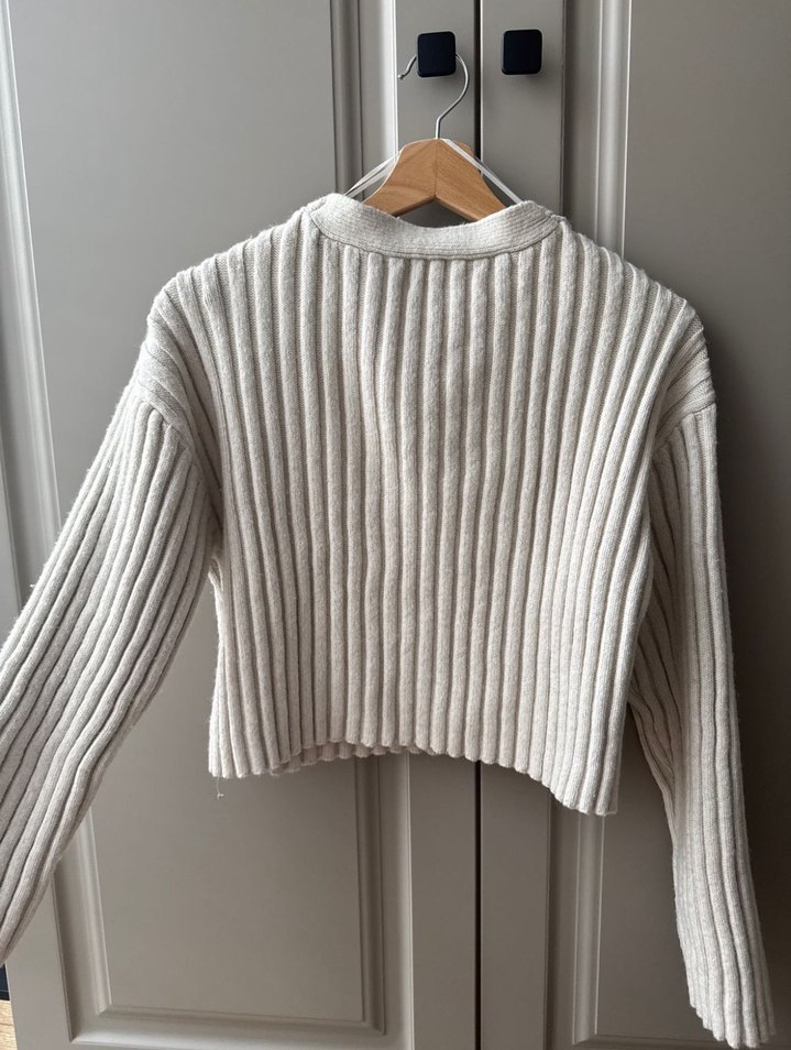 Beyaz V Yaka Kadın Kazak - Görsel 3