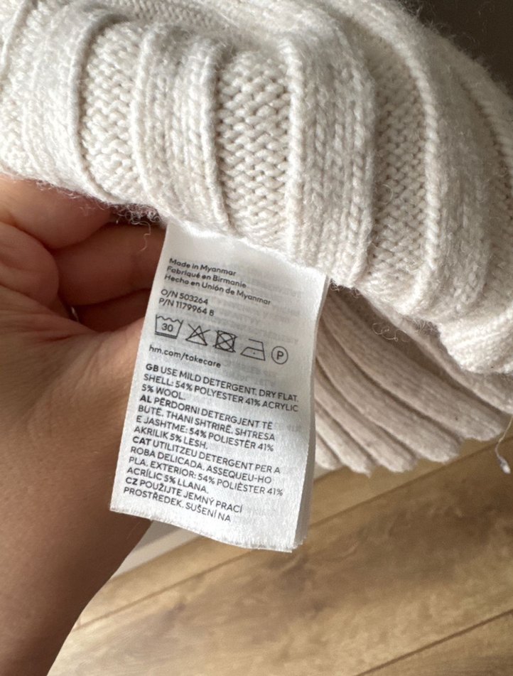 Beyaz V Yaka Kadın Kazak - Görsel 4