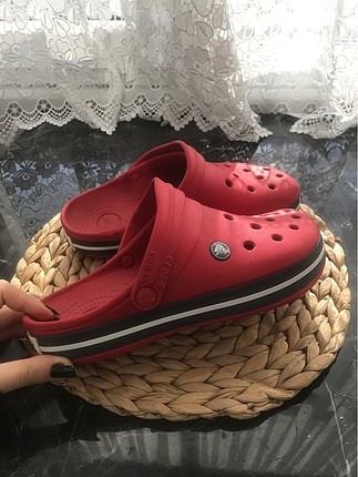 Kırmızı crocs