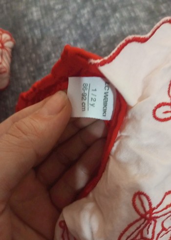 Kız Çocuk Kırmızı Nakışlı Fırfırlı Elbise - Görsel 3