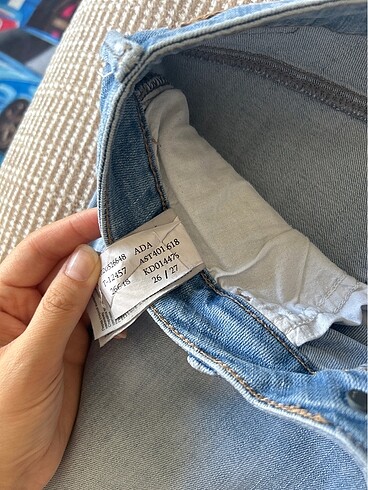 26 Beden mavi Renk Mavi Ada kesim Jean