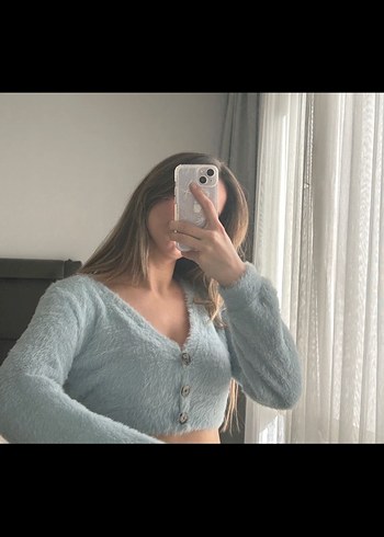 Gri V Yaka Düğmeli Kadın crop Hırka