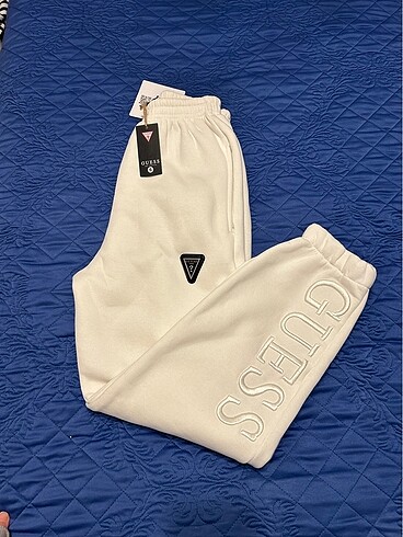 Guess jogger