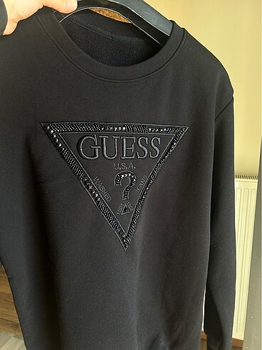 l Beden Guess sweat