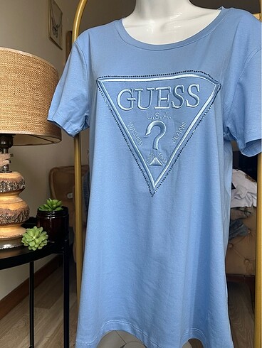 xl Beden Guess tişört