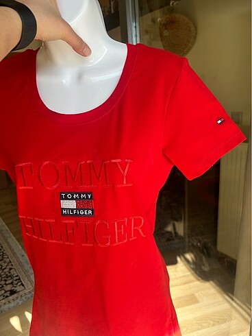 s Beden kırmızı Renk Tommy tişört