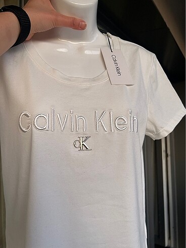 m Beden Calvin klein tişört