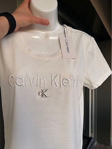 m Beden beyaz Renk Calvin klein tişört