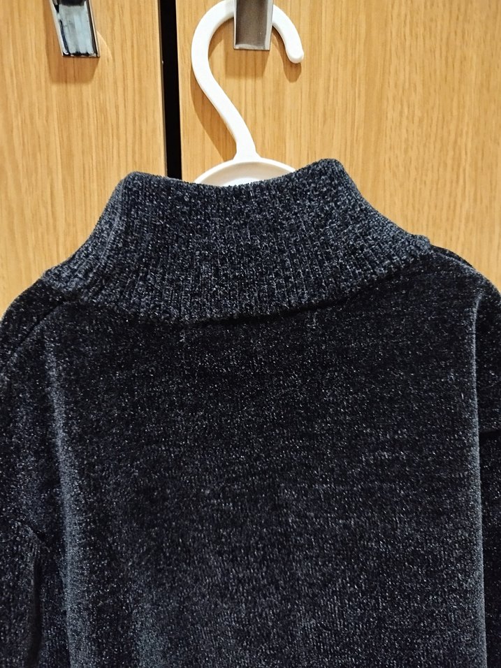 Kadın Siyah Boğazlı Kadife Kazak - Görsel 3