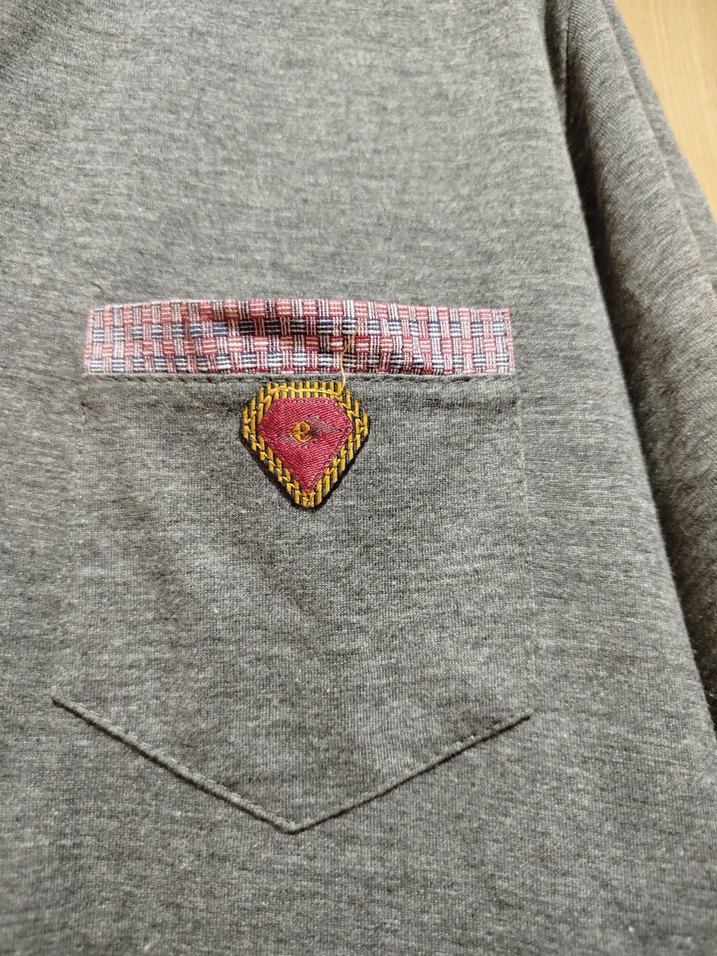 Gri V Yaka Kısa Kollu Düğmeli Erkek Tişört - Görsel 2