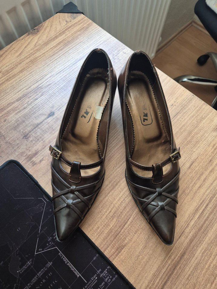 Kahverengi Tokalı Klasik Topuklu Kadın Ayakkabı - Görsel 2