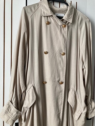 Zara Prime Taşlanmış İpek Trençkot