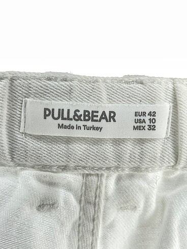 42 Beden beyaz Renk Pull and Bear Düz Kesim %70 İndirimli.