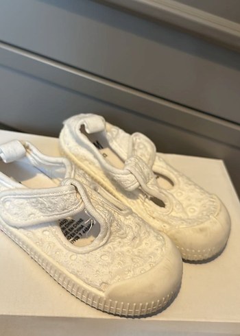 Kız Bebek Beyaz Nakışlı İlk Adım Ayakkabısı - Görsel 3