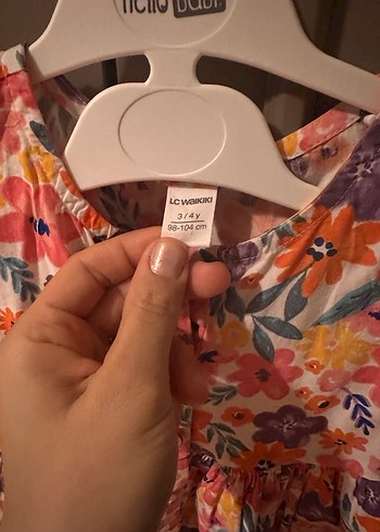 Çiçek Desenli Kolsuz Kız Elbisesi - Görsel 2