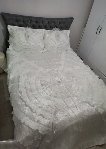 Özdilek İşlemeli Beyaz Yatak Örtüsü