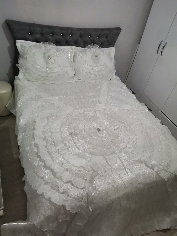 İşlemeli Beyaz Yatak Örtüsü - Görsel 2