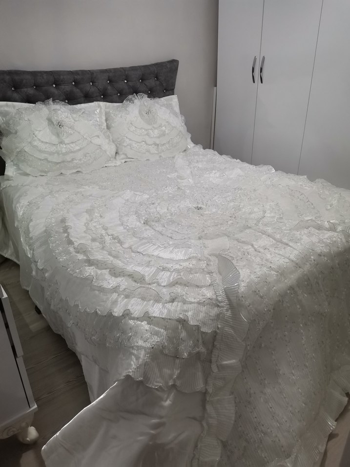 İşlemeli Beyaz Yatak Örtüsü - Görsel 4
