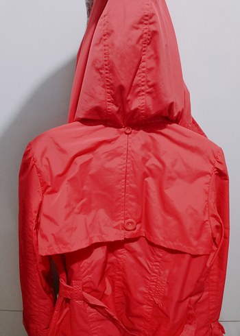 Kemerli Nar Çiçeği Midi Yağmurluk - Görsel 3