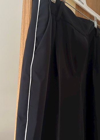 Zara Kadın Siyah Piliseli Ofis Kumaş Pantolon - Görsel 3