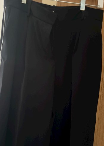 Zara Kadın Siyah Piliseli Ofis Kumaş Pantolon - Görsel 2
