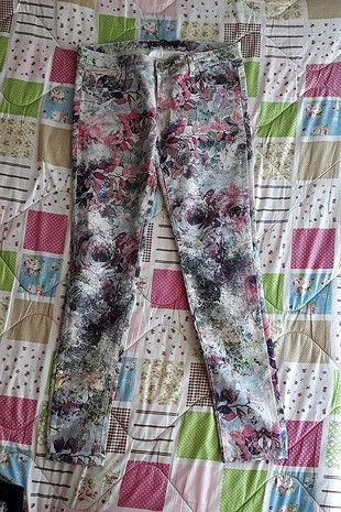 çiçekli pantolon 