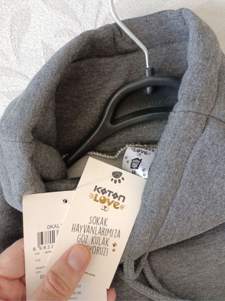 Gri Yüksek Yakalı Baskılı Sweatshirt - Görsel 3