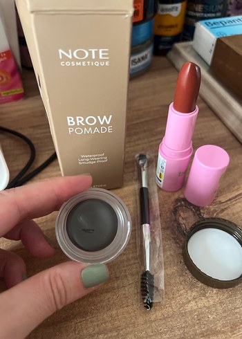 Note Cosmetique Kaş Pomadı