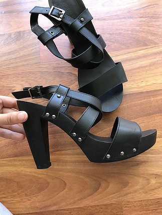 38 Beden Yazlik neredeyse sifir cok sik capraz sandalet