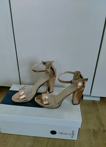 Pierre Cardin topuklu ayakkabı
