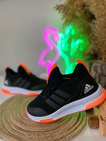 Adidas çocuk spor ayakkabısı