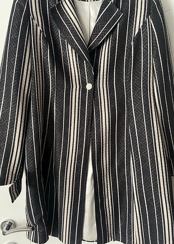 Düğmeli Siyah Çizgili Kadın Blazer