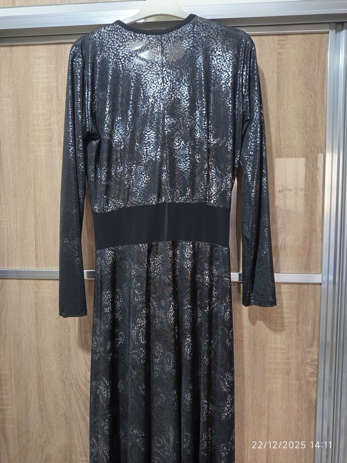 Uzun Kollu Siyah Yılan Desenli Uzun Elbise - Görsel 3